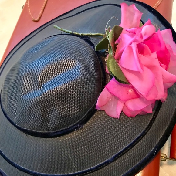 Elegant gorgeous wide rim hat. - Picture 3 of 6